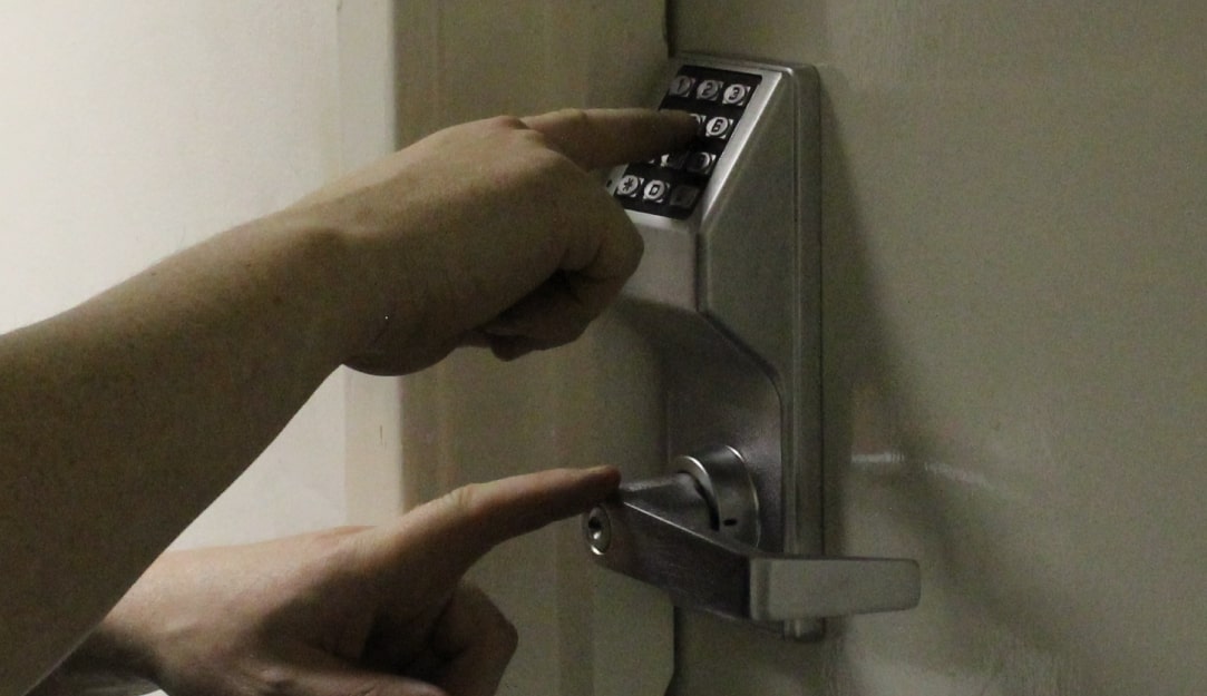 Stand alone Battery Operated Lock